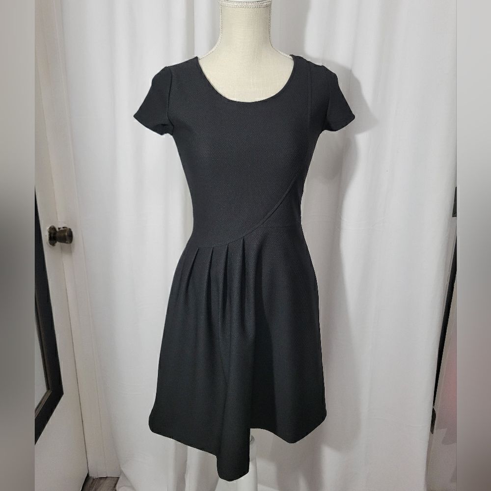 Lovely day black fit and flare dress - Picture 3 of 10